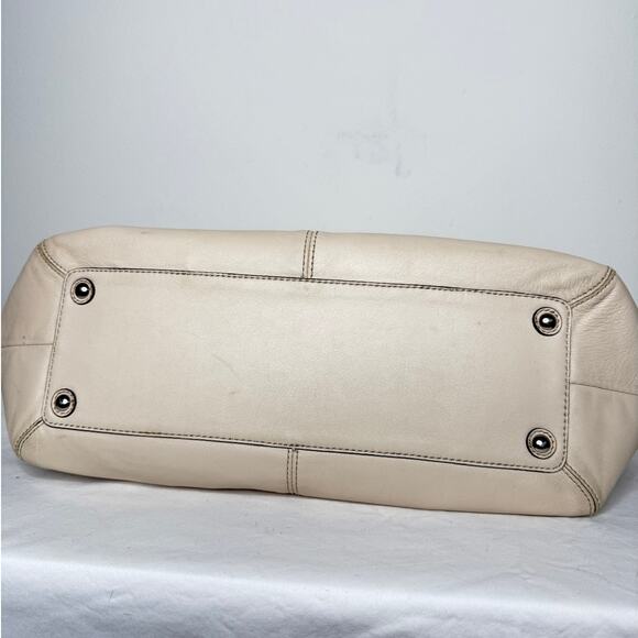 Coach Cream Leather Pleated Tote Bag – Style F13782 - Picture 3 of 6